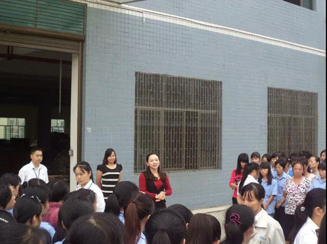 員工尹秀梅老公住院，其家庭極為貧困，公司···